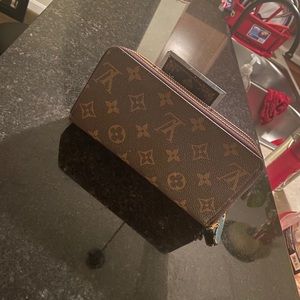 Women’s Zip Up Wallet